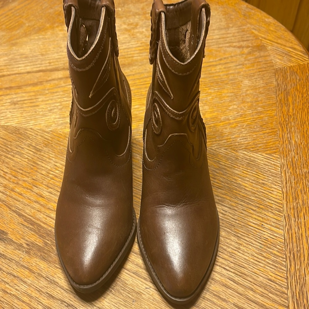 Womens boots brown size 6